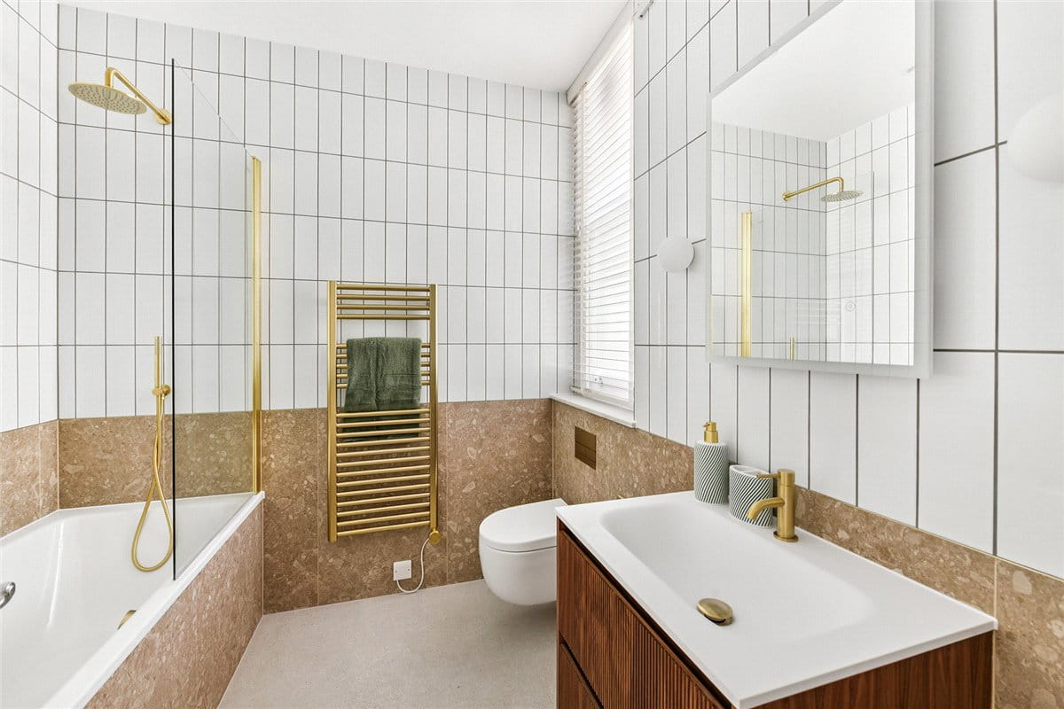 4 bedroom flat, St Georges Court, Gloucester Road SW7 - Available