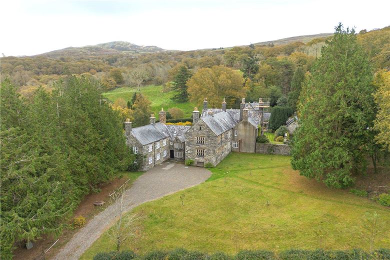 11 bedroom house, Talsarnau, Gwynedd LL47 - Available