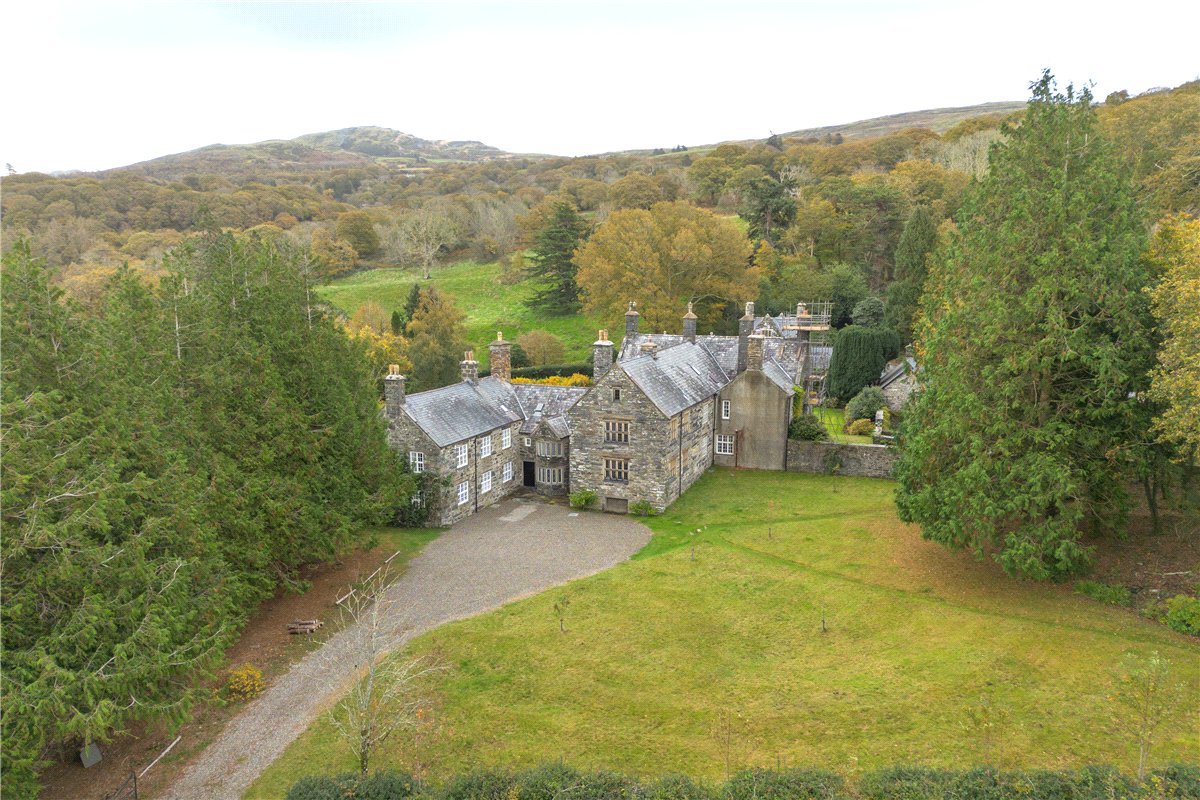 11 bedroom house, Talsarnau, Gwynedd LL47 - Available