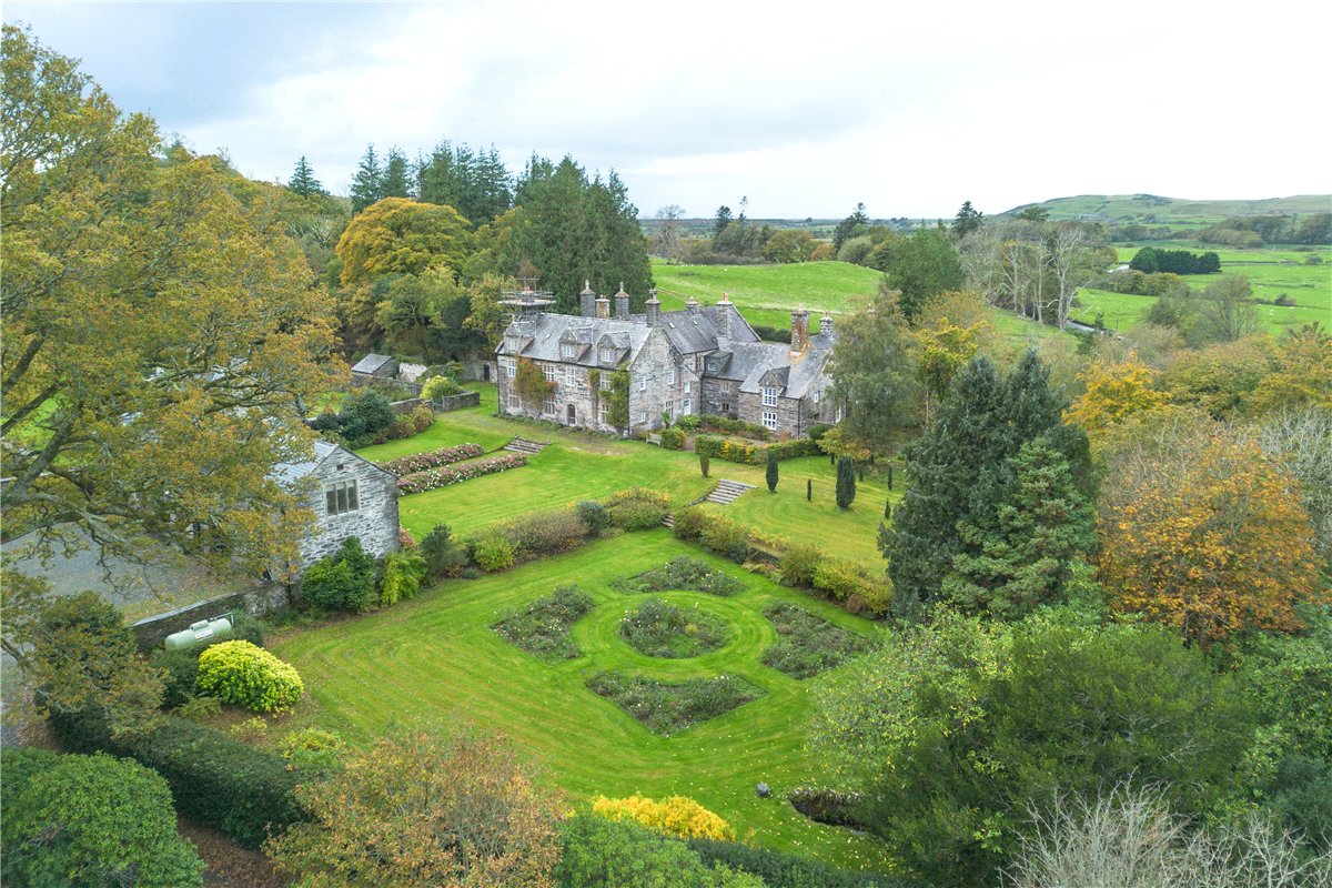 11 bedroom house, Talsarnau, Gwynedd LL47 - Available