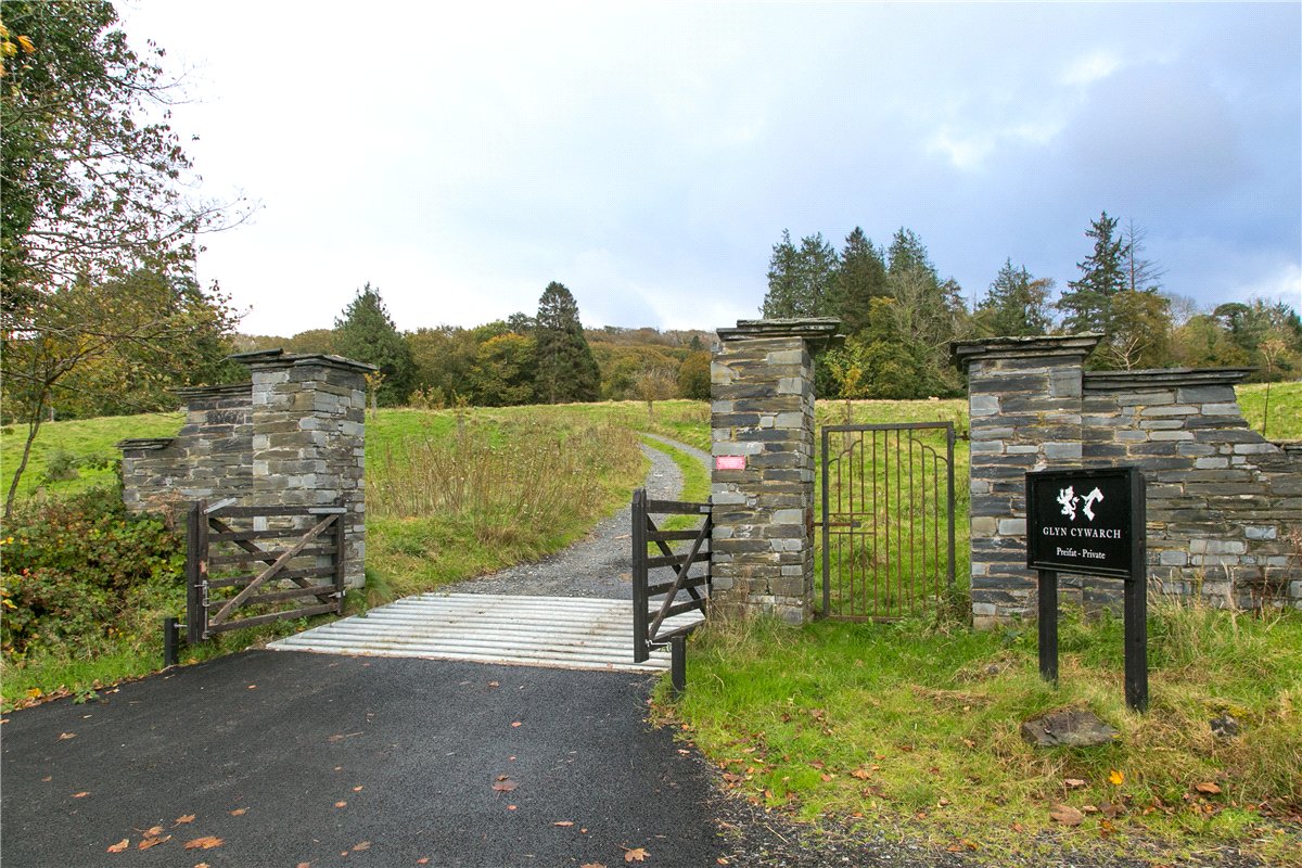 11 bedroom house, Talsarnau, Gwynedd LL47 - Available