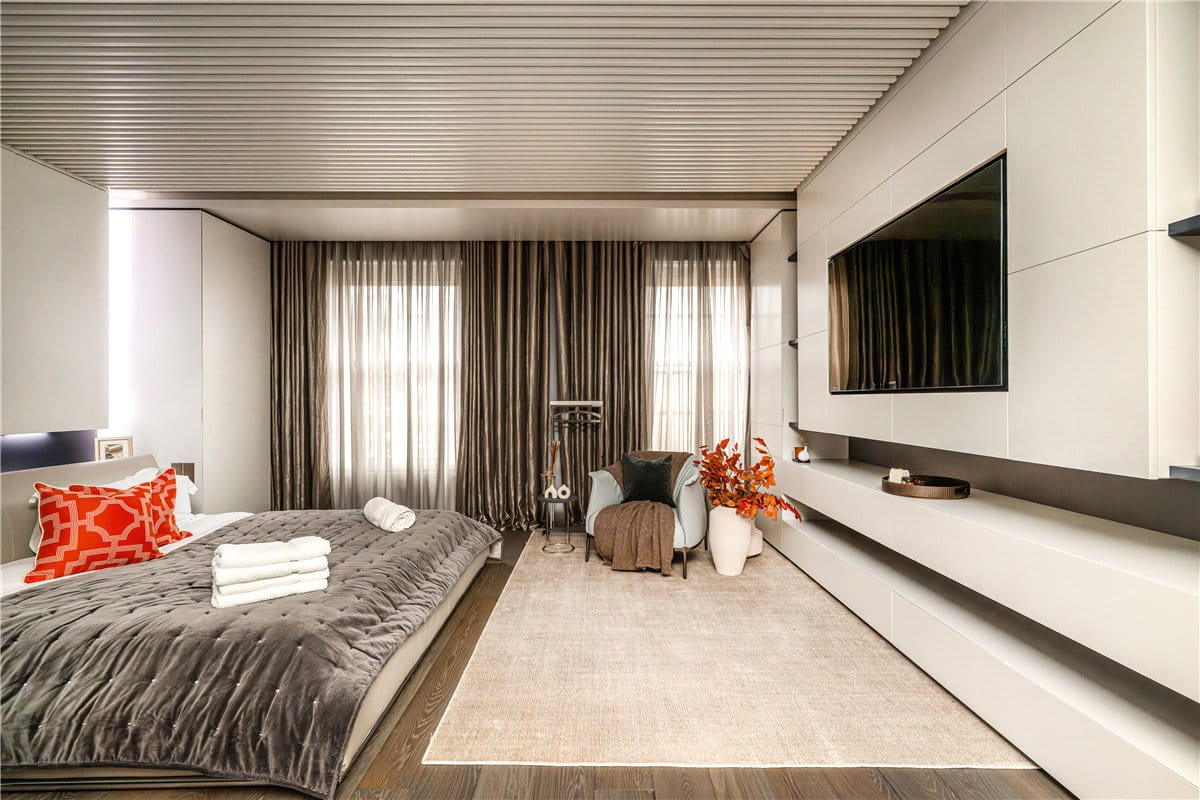 4 bedroom flat, North Row, London W1K - Available