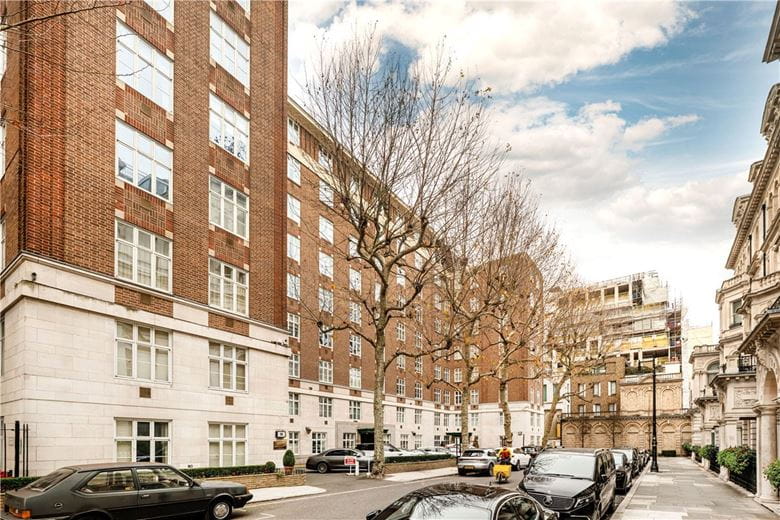 1 bedroom flat, Chesterfield Gardens, Mayfair W1J - Available