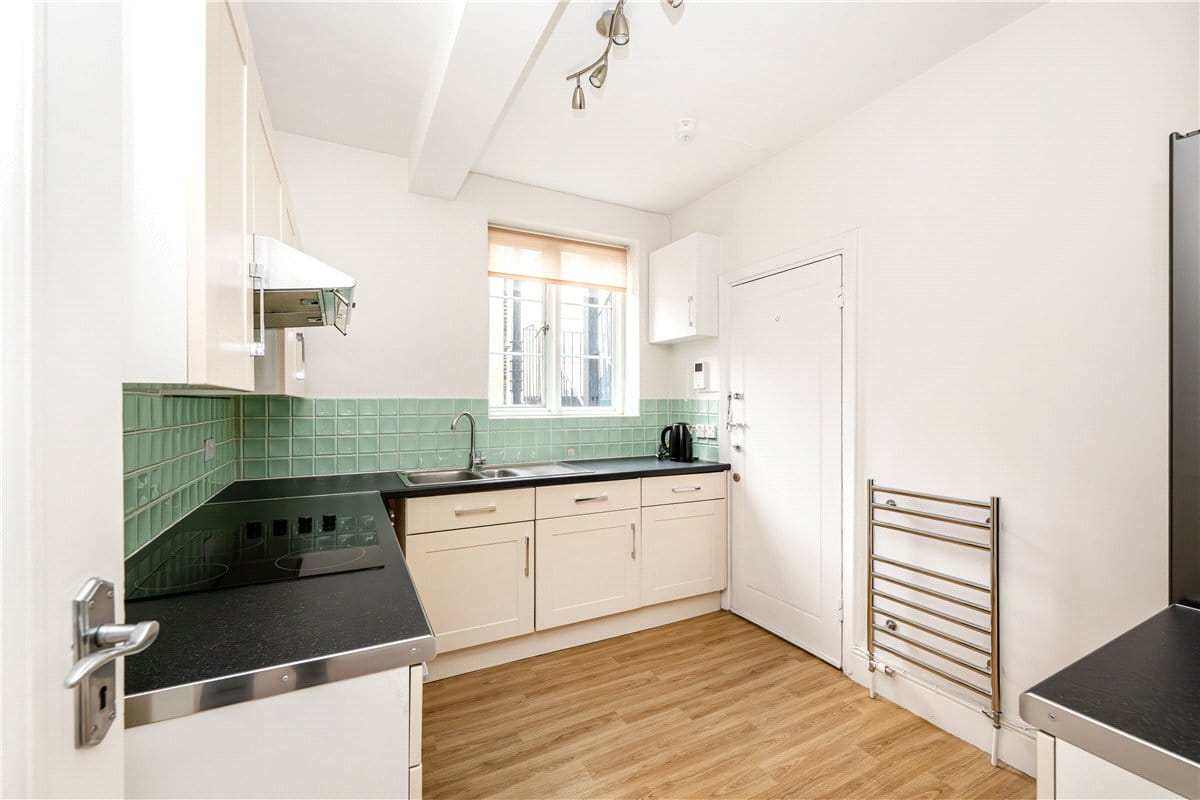 1 bedroom flat, Chesterfield Gardens, Mayfair W1J - Available