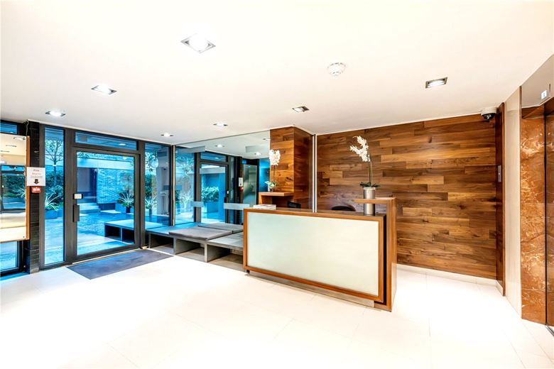 2 bedroom flat, Bourdon Street, London W1K - Available