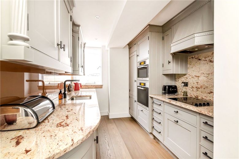2 bedroom flat, Bourdon Street, London W1K - Available