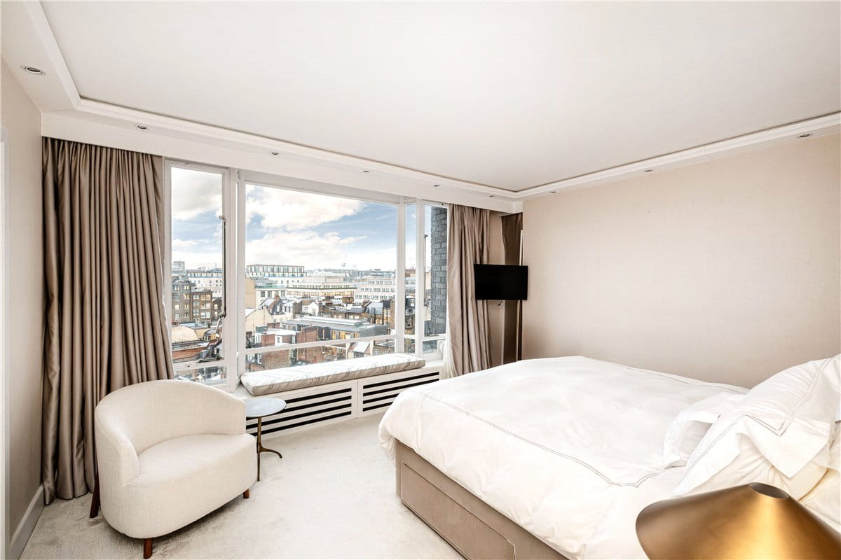 2 bedroom flat, Bourdon Street, London W1K - Available