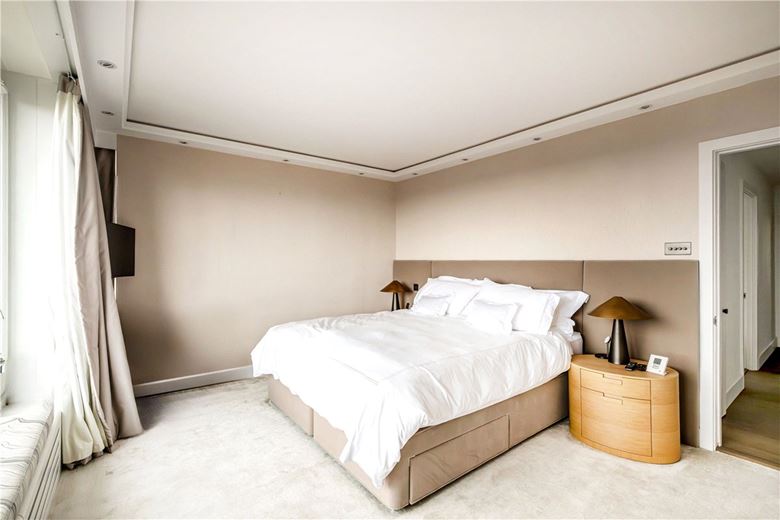2 bedroom flat, Bourdon Street, London W1K - Available