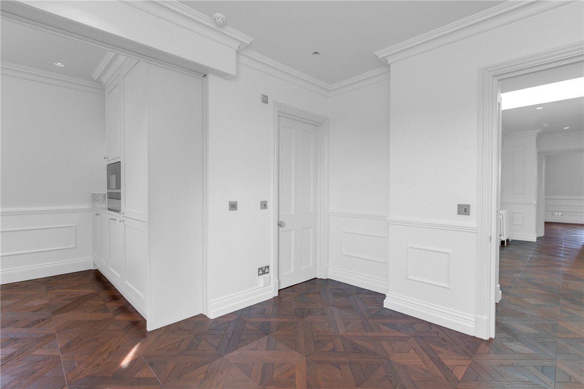 3 bedroom flat, Eaton Place, Belgravia SW1X - Available