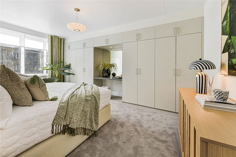 2 bedroom flat, Richmond Court, 200 Sloane Street SW1X - Available