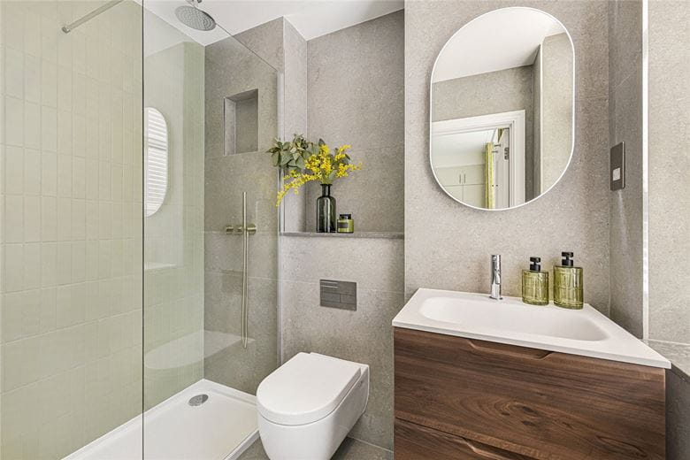 2 bedroom flat, Richmond Court, 200 Sloane Street SW1X - Available