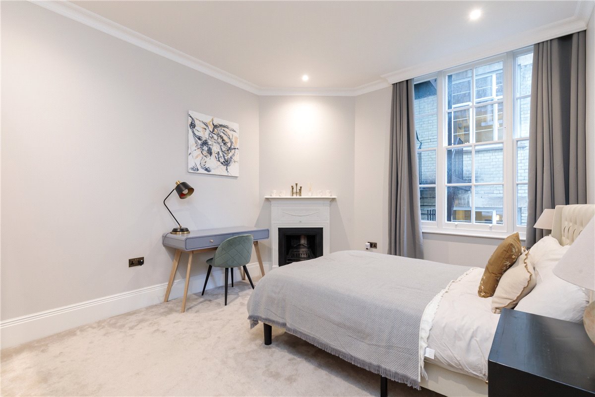 3 bedroom flat, Montagu Mansions, Marylebone W1U - Let Agreed