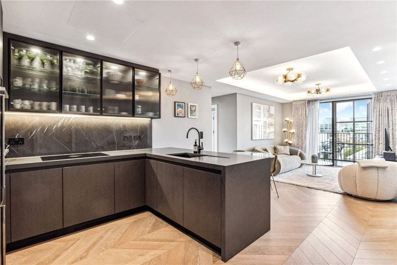 3 bedroom flat, Cleveland Street, Fitzrovia W1T - Let Agreed
