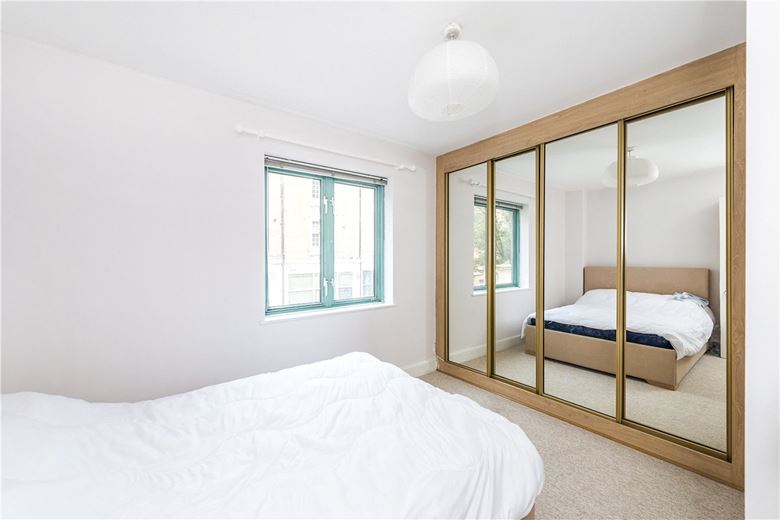 2 bedroom flat, Chapter Street, London SW1P