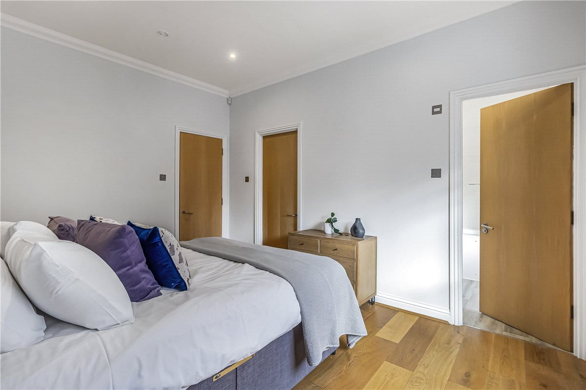 3 bedroom flat, Marylebone High Street, Marylebone W1U - Available