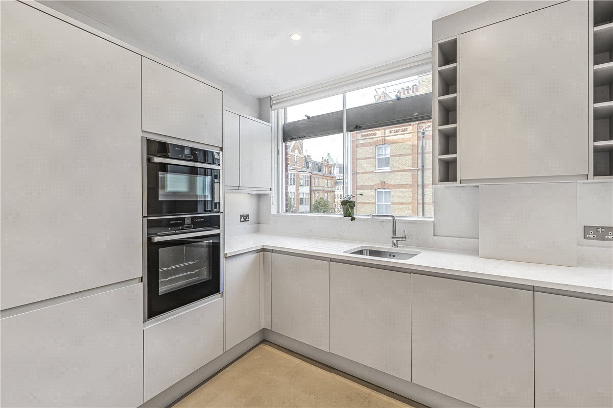 2 bedroom flat, New Cavendish Street, Marylebone W1G - Available