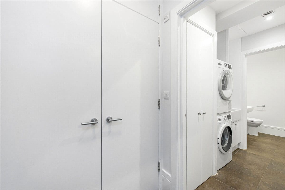 3 bedroom house, Welbeck Way, Marylebone W1G - Available