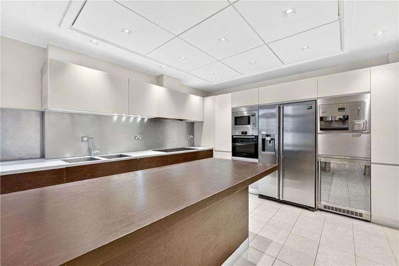 4 bedroom flat, Marylebone Road, Marylebone NW1 - Available