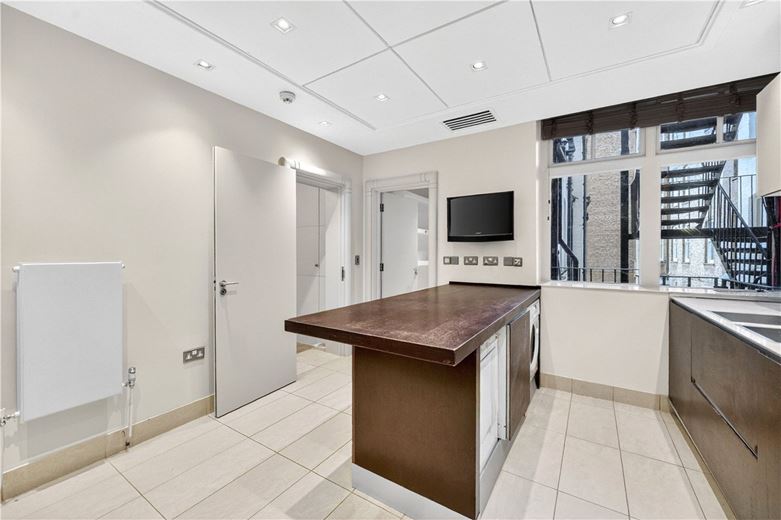 4 bedroom flat, Marylebone Road, Marylebone NW1 - Available