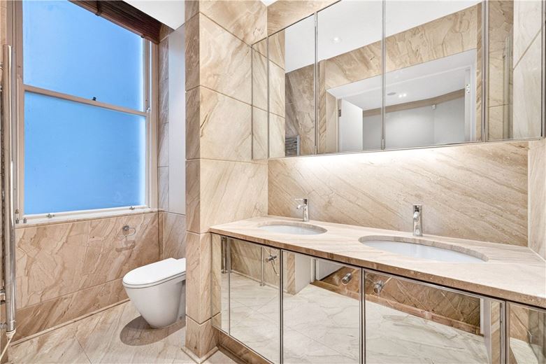 4 bedroom flat, Marylebone Road, Marylebone NW1 - Available