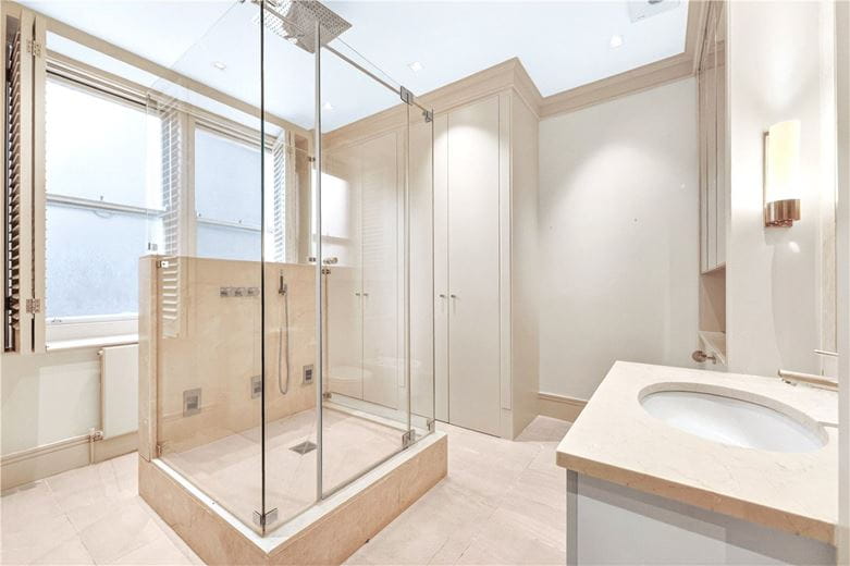 4 bedroom flat, Marylebone Road, Marylebone NW1 - Available