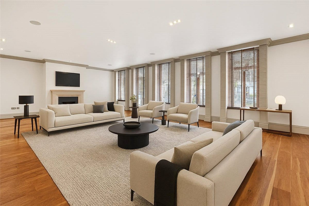 4 bedroom flat, Marylebone Road, Marylebone NW1 - Available