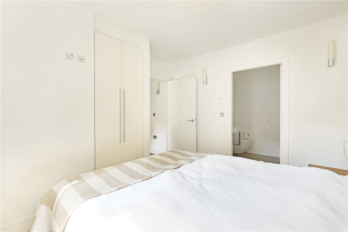 2 bedroom flat, Weymouth Street, London W1W - Available