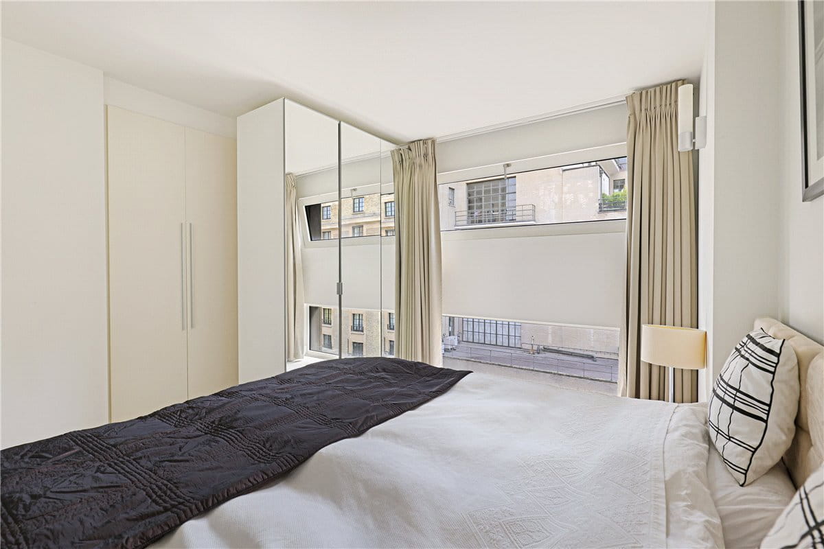 2 bedroom flat, Weymouth Street, London W1W - Available