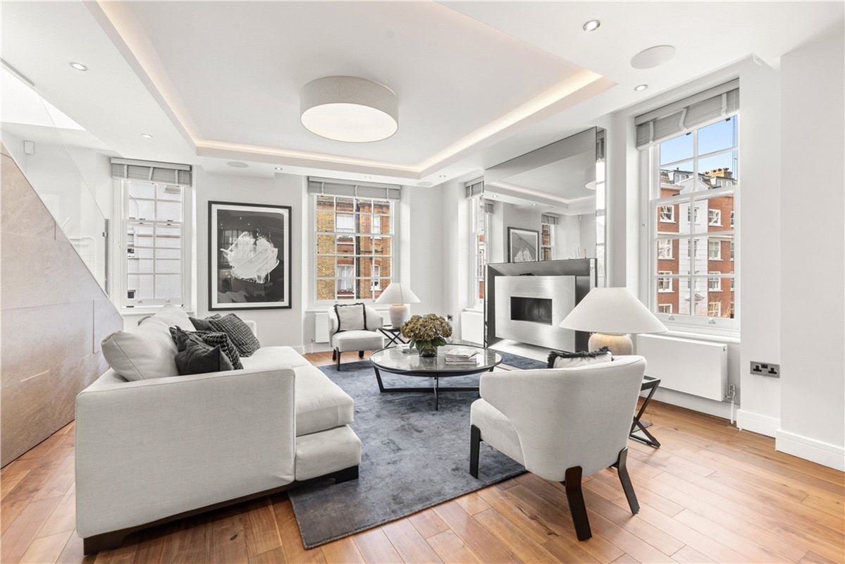 2 bedroom maisonette, Marylebone Street, London W1G - Available