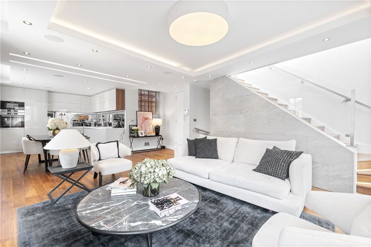 2 bedroom maisonette, Marylebone Street, London W1G - Available