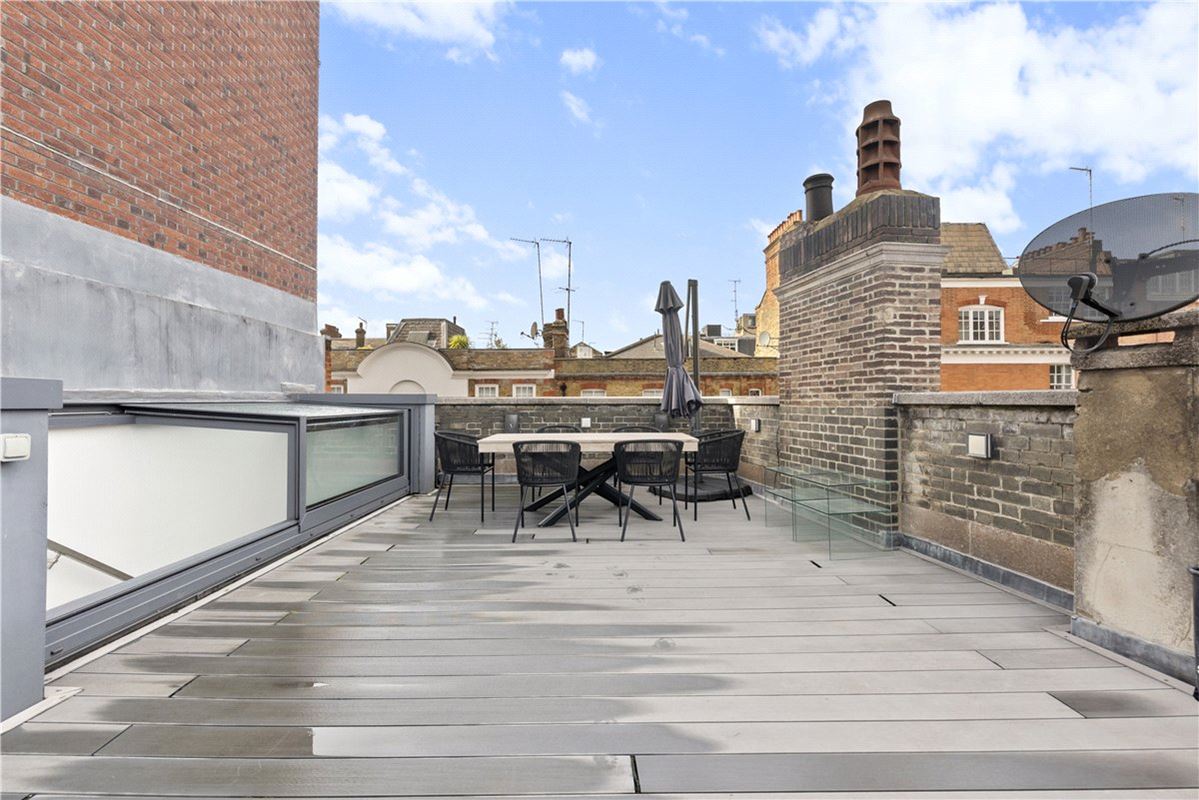 2 bedroom maisonette, Marylebone Street, London W1G - Available