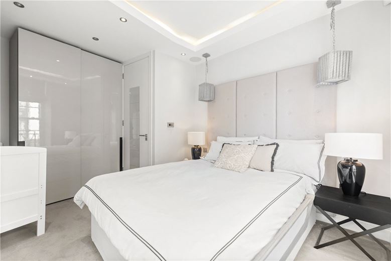 2 bedroom maisonette, Marylebone Street, London W1G - Available