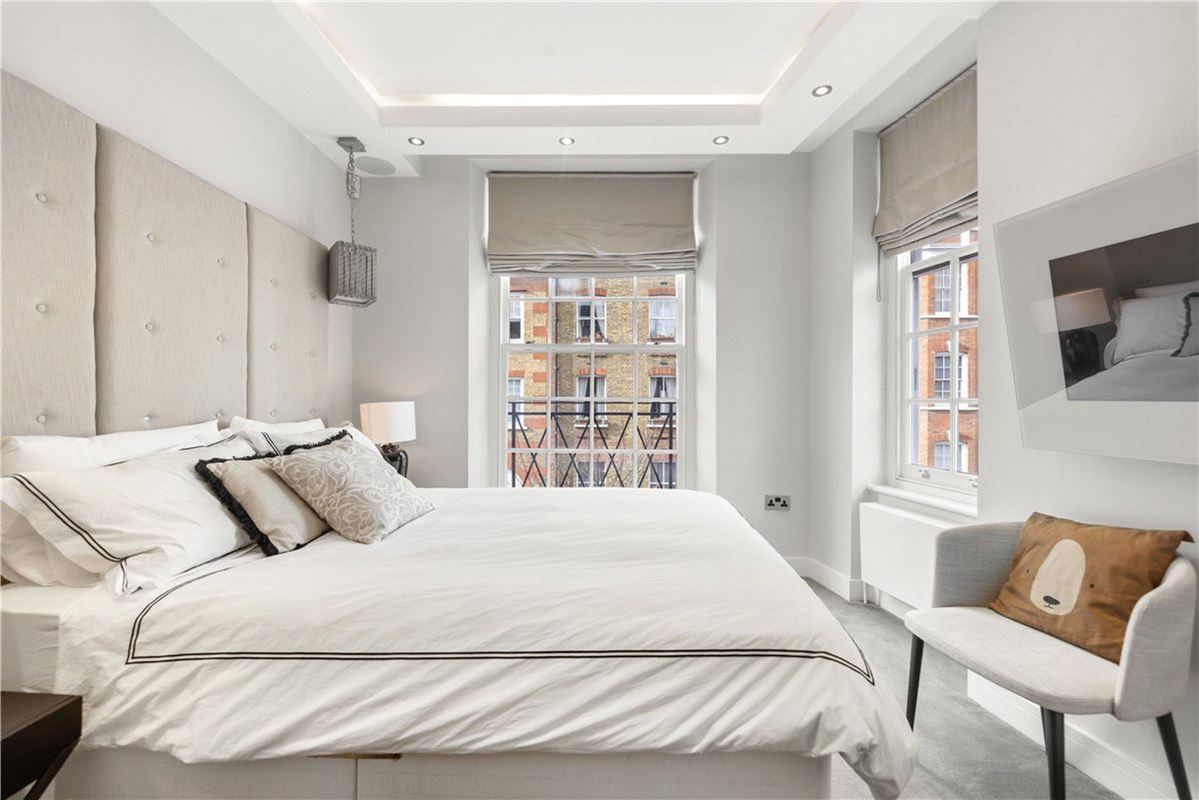 2 bedroom maisonette, Marylebone Street, London W1G - Available