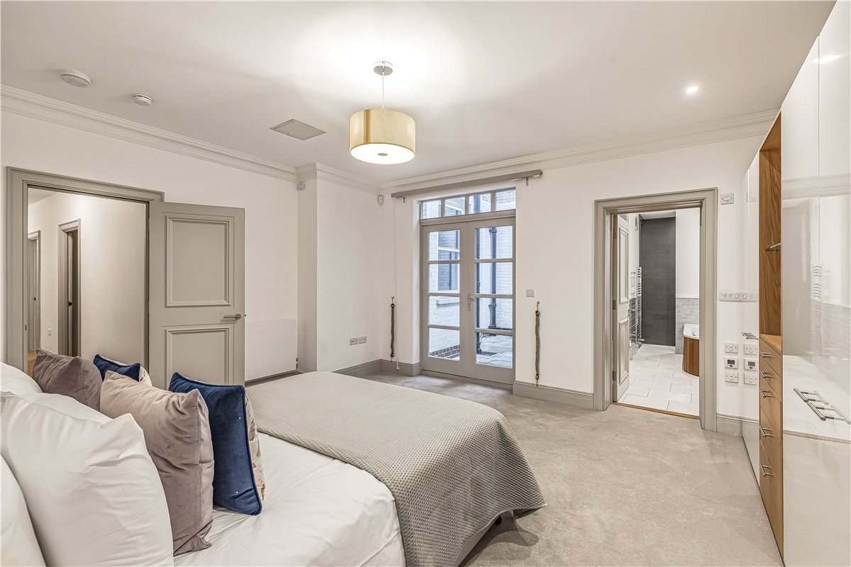 2 bedroom flat, Devonshire Street, Marylebone W1W