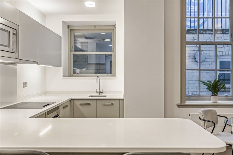 2 bedroom flat, Devonshire Street, Marylebone W1W