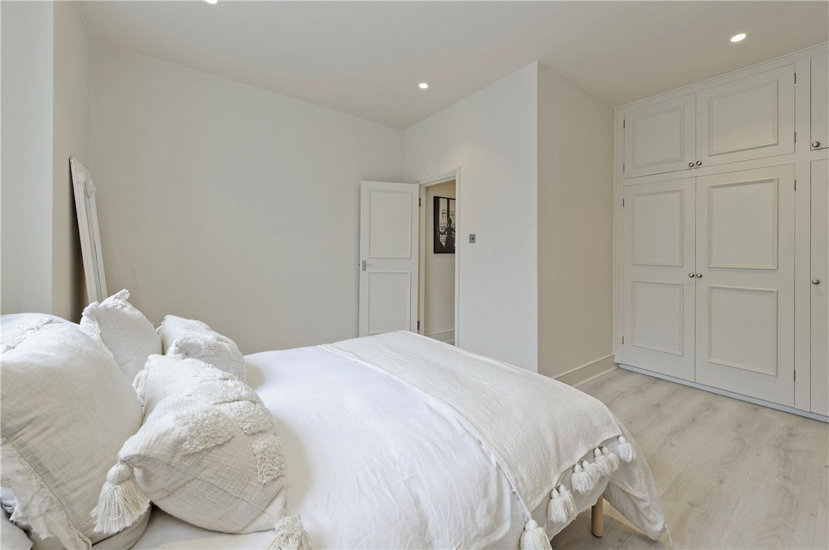 1 bedroom flat, Nottingham Place, London W1U - Available