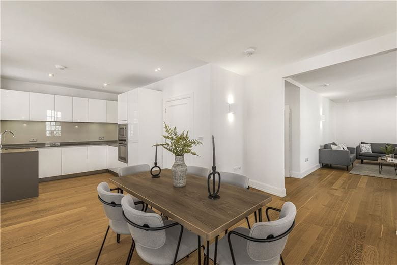 3 bedroom maisonette, Devonshire Street, Marylebone W1G - Available