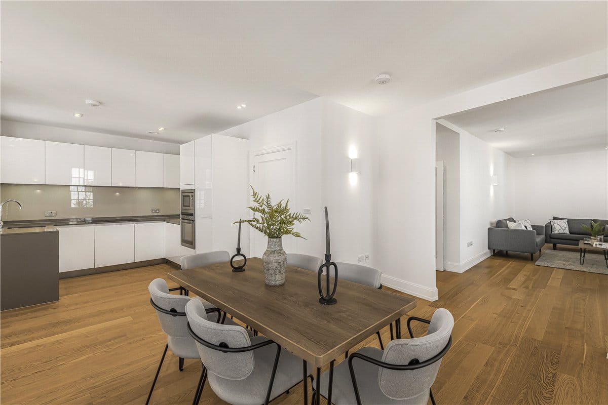 3 bedroom maisonette, Devonshire Street, Marylebone W1G - Available