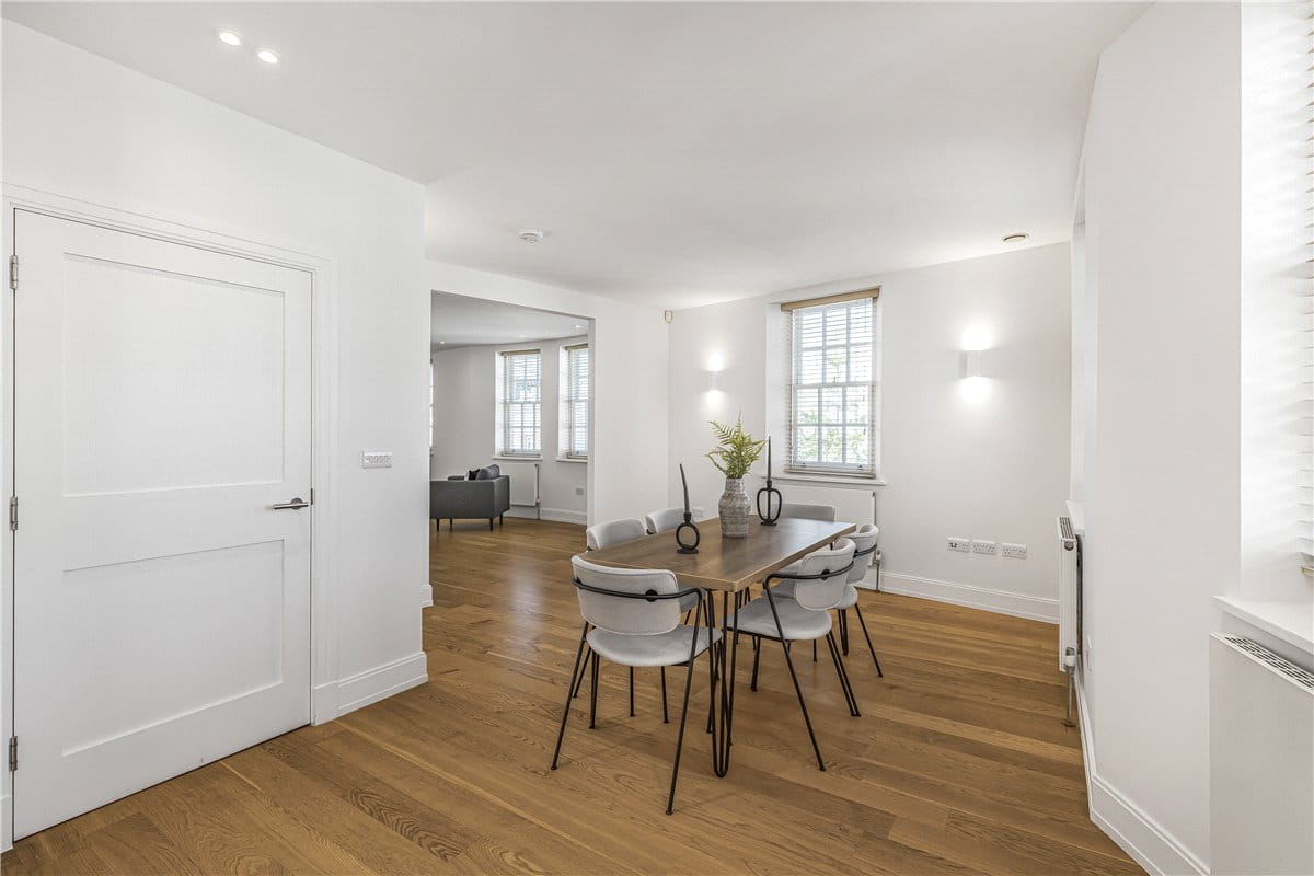 3 bedroom maisonette, Devonshire Street, Marylebone W1G - Available