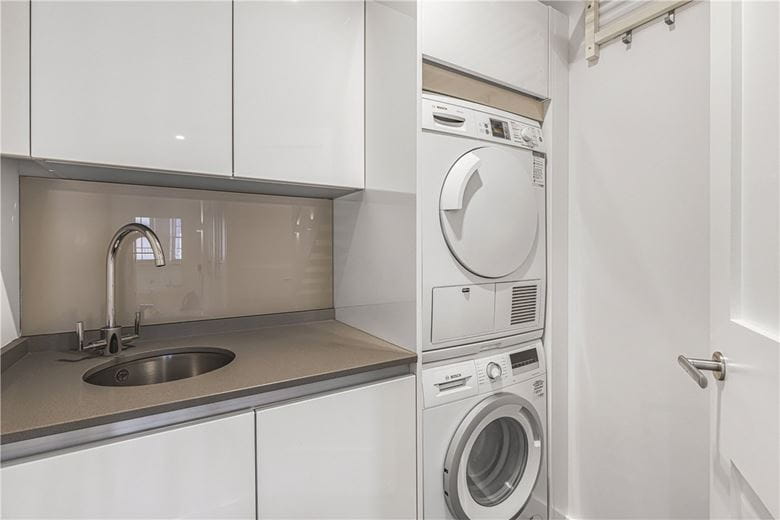 3 bedroom maisonette, Devonshire Street, Marylebone W1G - Available