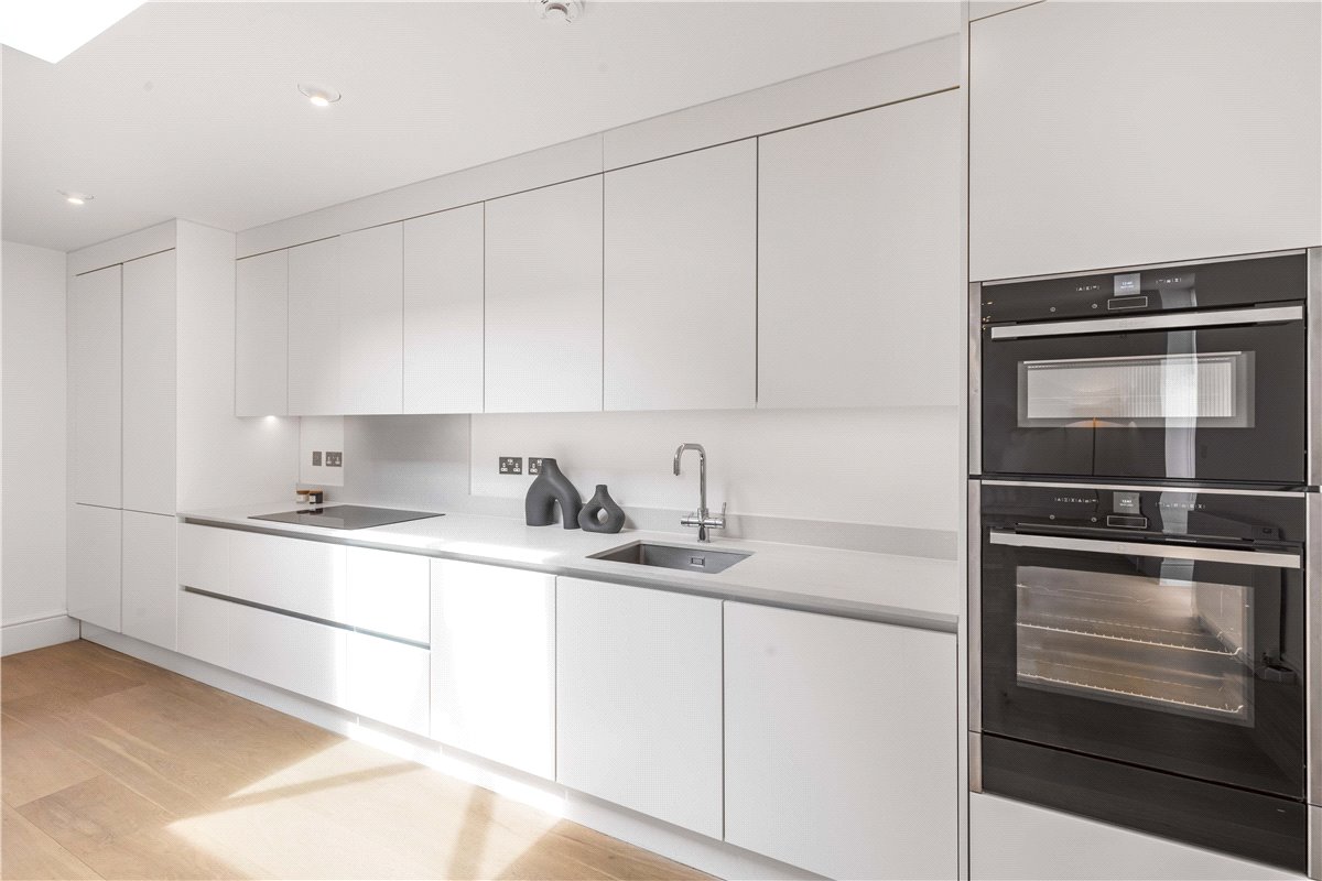 4 bedroom flat, Devonshire Place, Marylebone W1G - Available