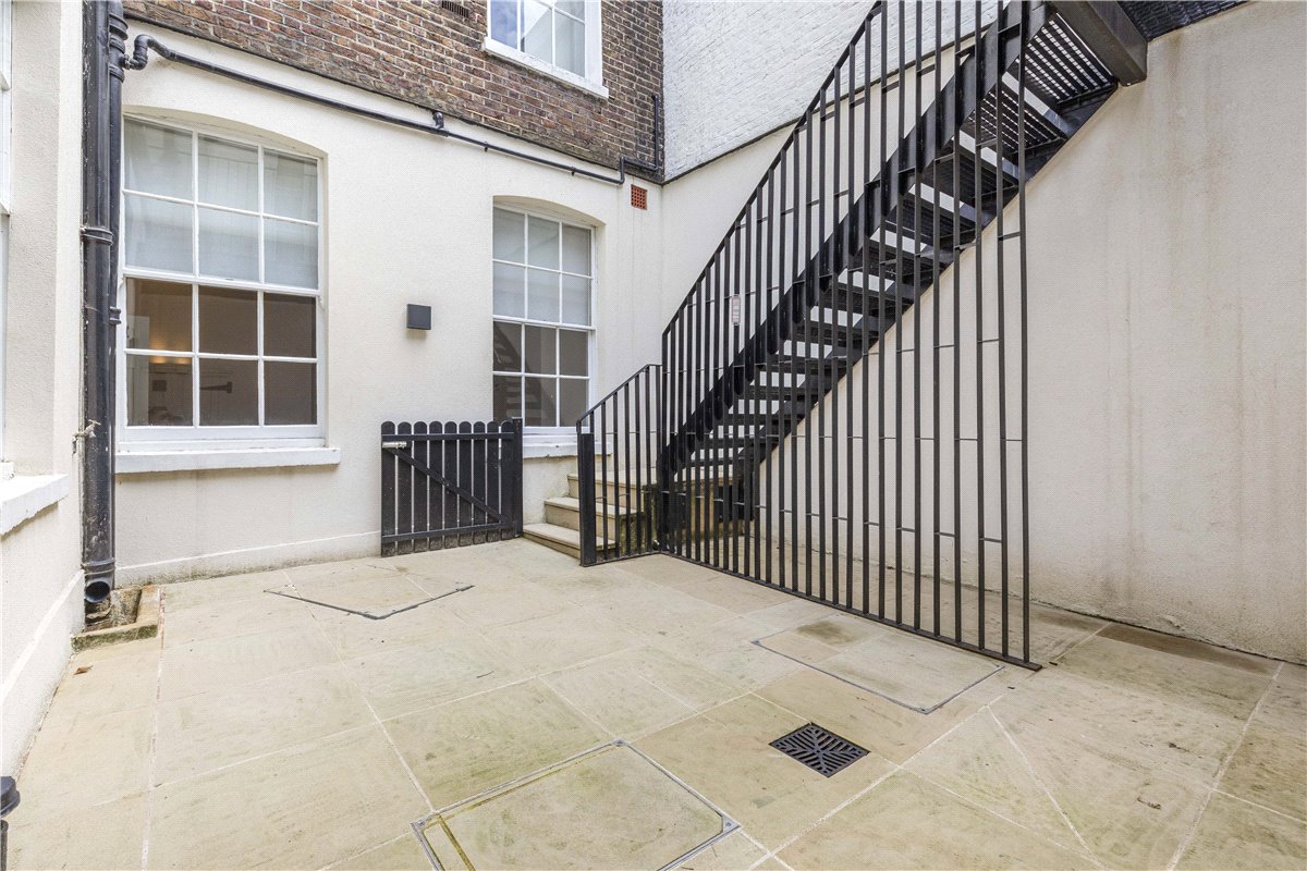 4 bedroom flat, Devonshire Place, Marylebone W1G - Available