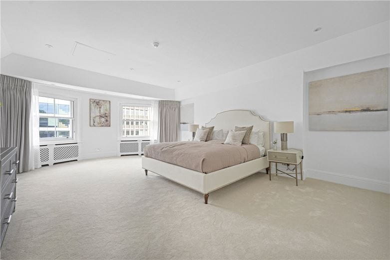 3 bedroom flat, Gloucester Place, Marylebone W1U - Available
