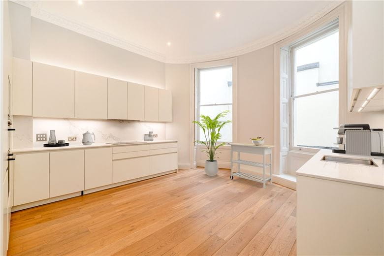 3 bedroom flat, Gloucester Place, London W1U - Available