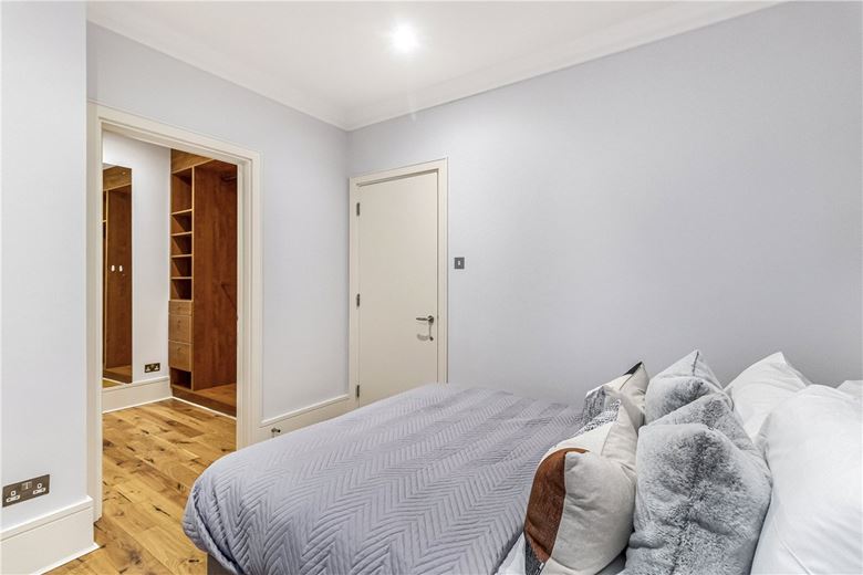 2 bedroom flat, Devonshire Place, Marylebone W1G - Available