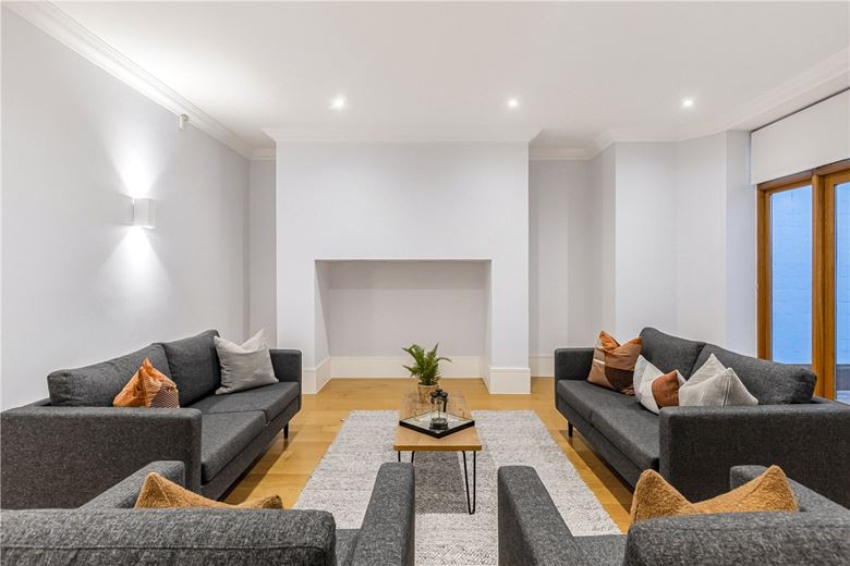 2 bedroom flat, Devonshire Place, Marylebone W1G - Available
