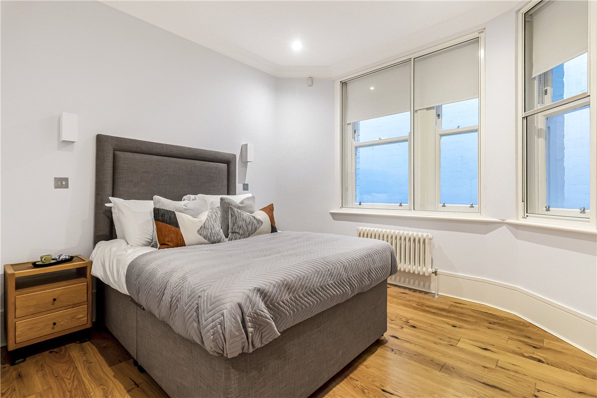 2 bedroom flat, Devonshire Place, Marylebone W1G - Available