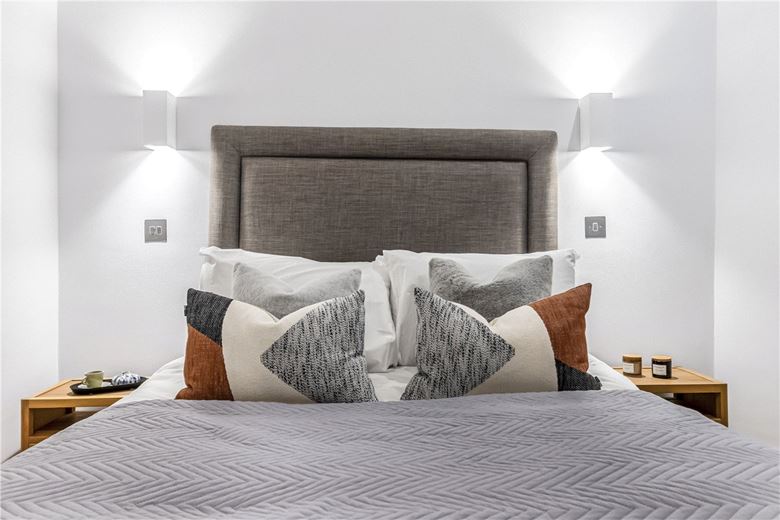 2 bedroom flat, Devonshire Place, Marylebone W1G - Available