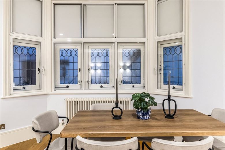 2 bedroom flat, Devonshire Place, Marylebone W1G - Available