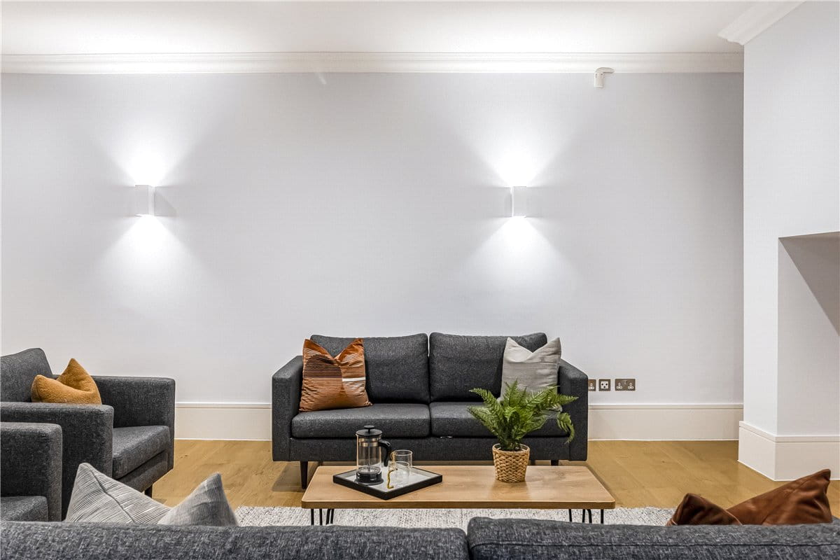 2 bedroom flat, Devonshire Place, Marylebone W1G - Available